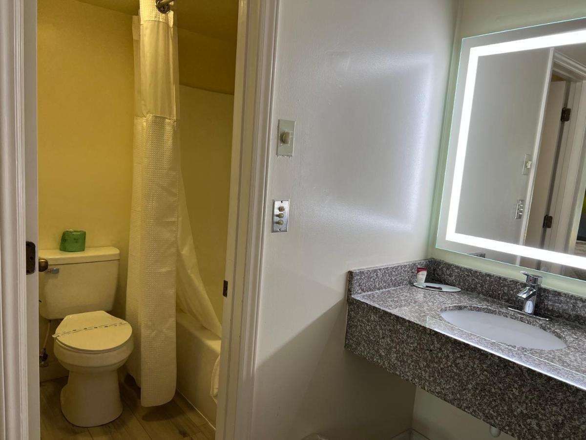 Motel Surry - 2*